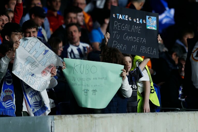 久保建英がELで味わった「先発落ち→敗退」での怒り・悲しみを撮った「タケ！と不調ソシエダサポが期待したが…」〈代表合流前にゴール〉(5)