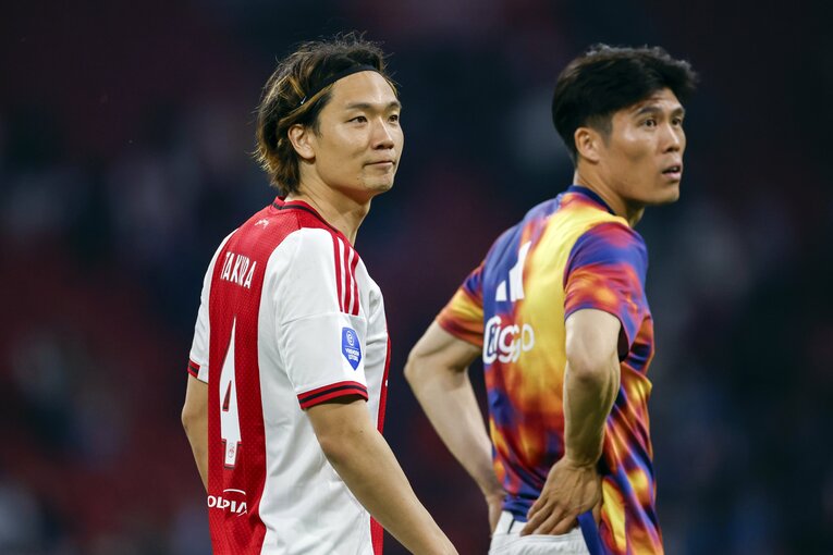 板倉、冨安はアヤックスでボランチとしての起用もされている　©Getty Images