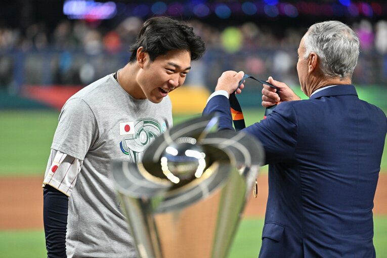 メダルを受け取る高橋宏斗　©Naoya Sanuki