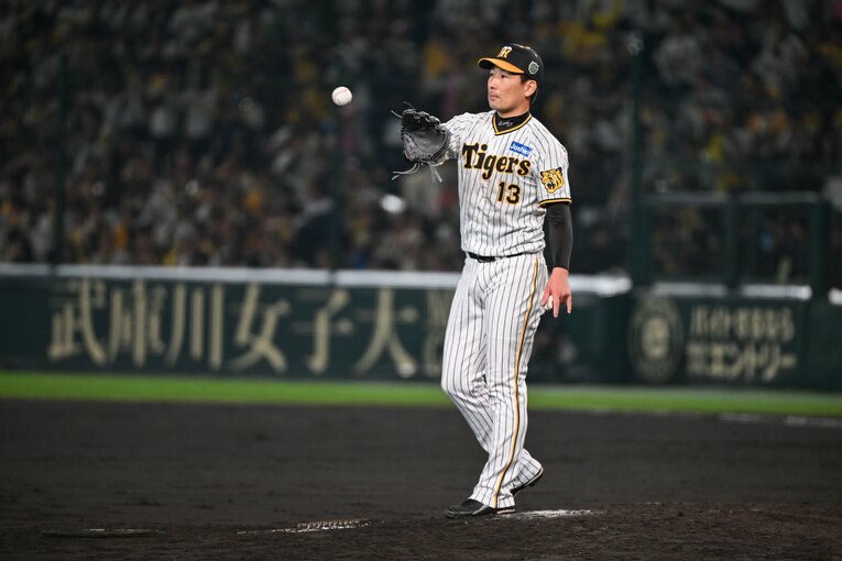 日本シリーズ第5戦。投球練習をする岩崎　©︎Nanae Suzuki