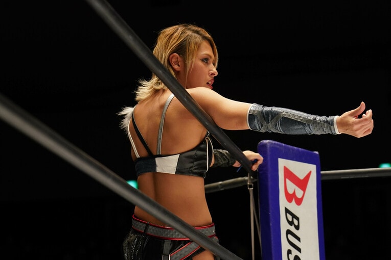 「あんなにいい人いないよ。ただ…」引退の危機を乗り越えたジュリアが語るスターダム王者・朱里への“ジェラシー”《特別グラビア》(30)