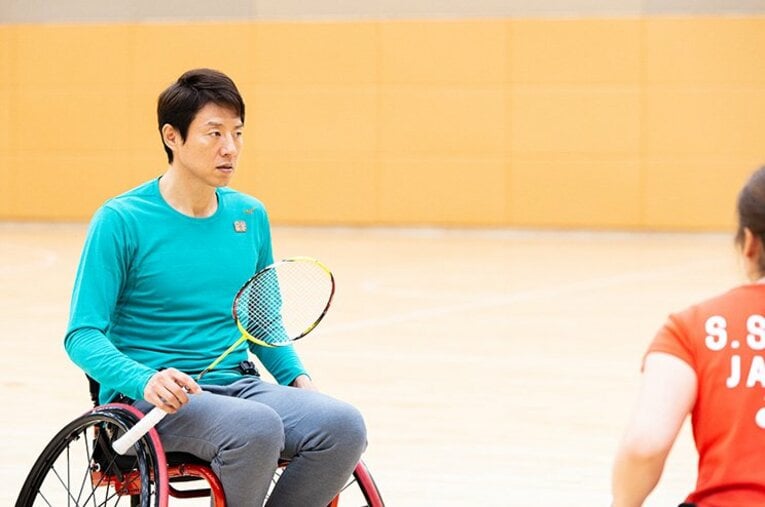 〈金メダル獲得〉松岡修造がラリーで「わ！ 取れない！」に「キャハハ！」 パラバドミントン里見紗李奈は“ゆるふわ”だけどスゴく“負けず嫌い”(14)