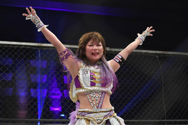 満身創痍になりながら名古屋のファンにアピールする中野たむ