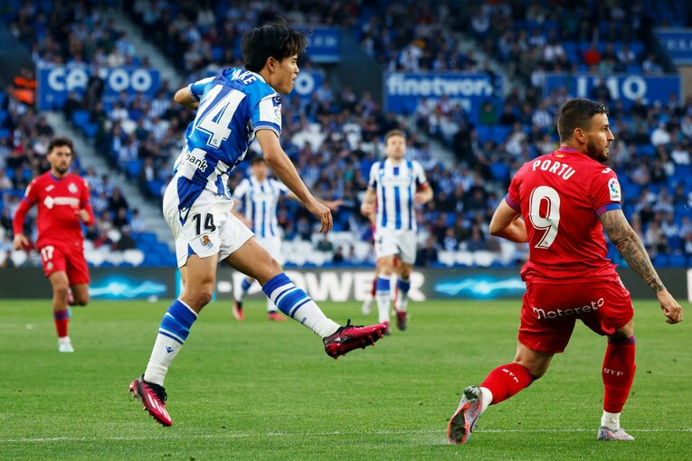 「TAKEあなたは最高です、と日本語で…」久保建英21歳はソシエダで愛される「日本人最多リーガ6点目＋“MVPタケクボ”コール」を撮った(34)