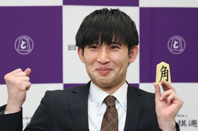 今年4月にプロ棋士となった小山怜央。本人が転機となったコロナ禍と会社を退職するまでを振り返る　©JIJI PRESS