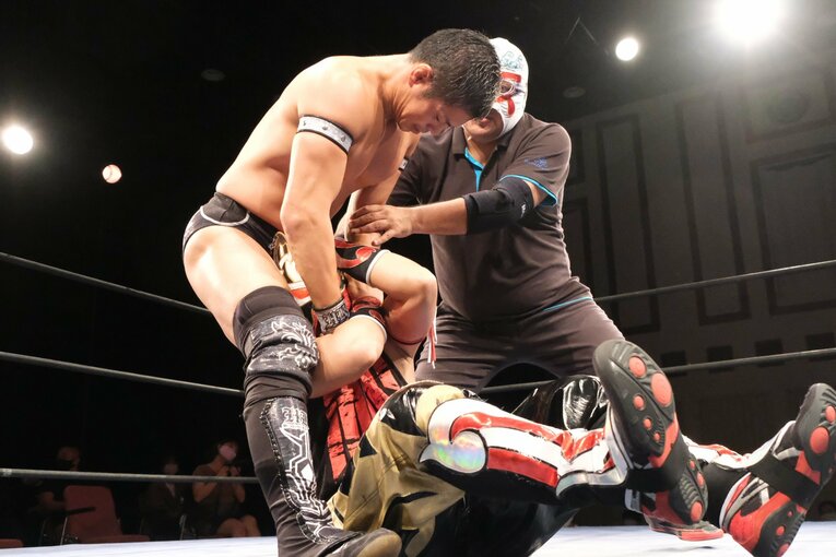 〈米軍基地で試合も〉沖縄唯一のプロレス団体『琉球ドラゴンプロレス』って何？ リングネームはグルクンマスク、首里ジョーなど(29)