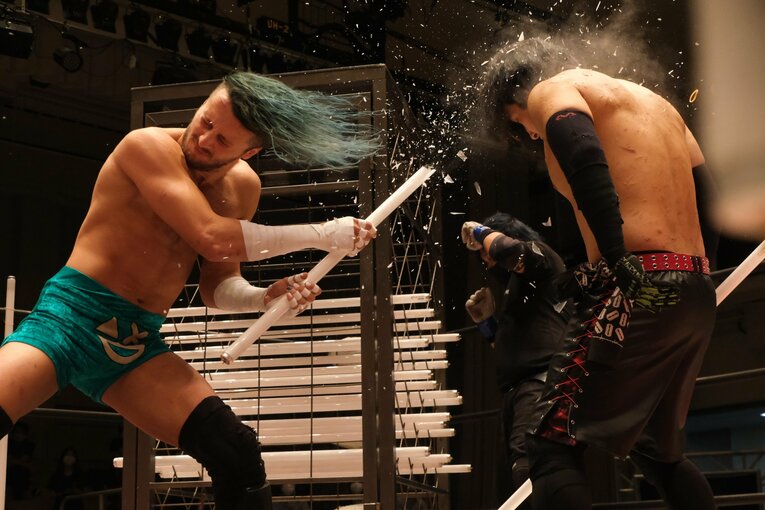 ドリュー・パーカーvs石川勇希（クリックすると「この記事の写真」にとびます。流血等の過激な写真を含みますのでご注意ください）