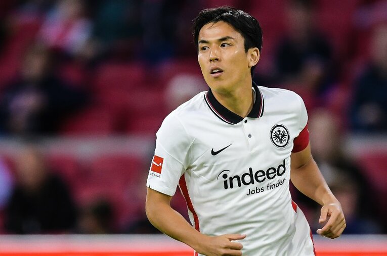 今年36歳の長谷部はブンデスリーガ最年長選手として、開幕戦からスタメン出場を飾っている ／ photograph by Getty Images