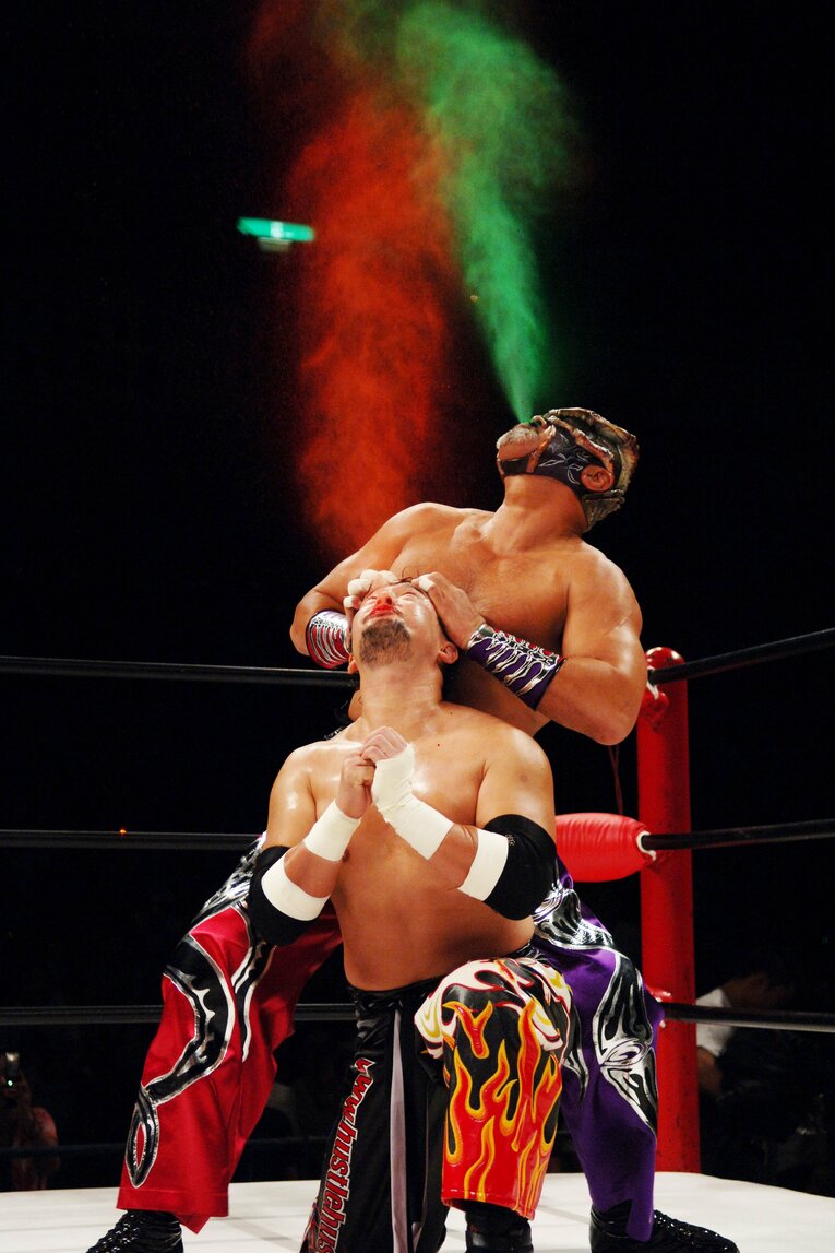 TAJIRIとムタの毒霧の競演。2007年8月26日、両国国技館