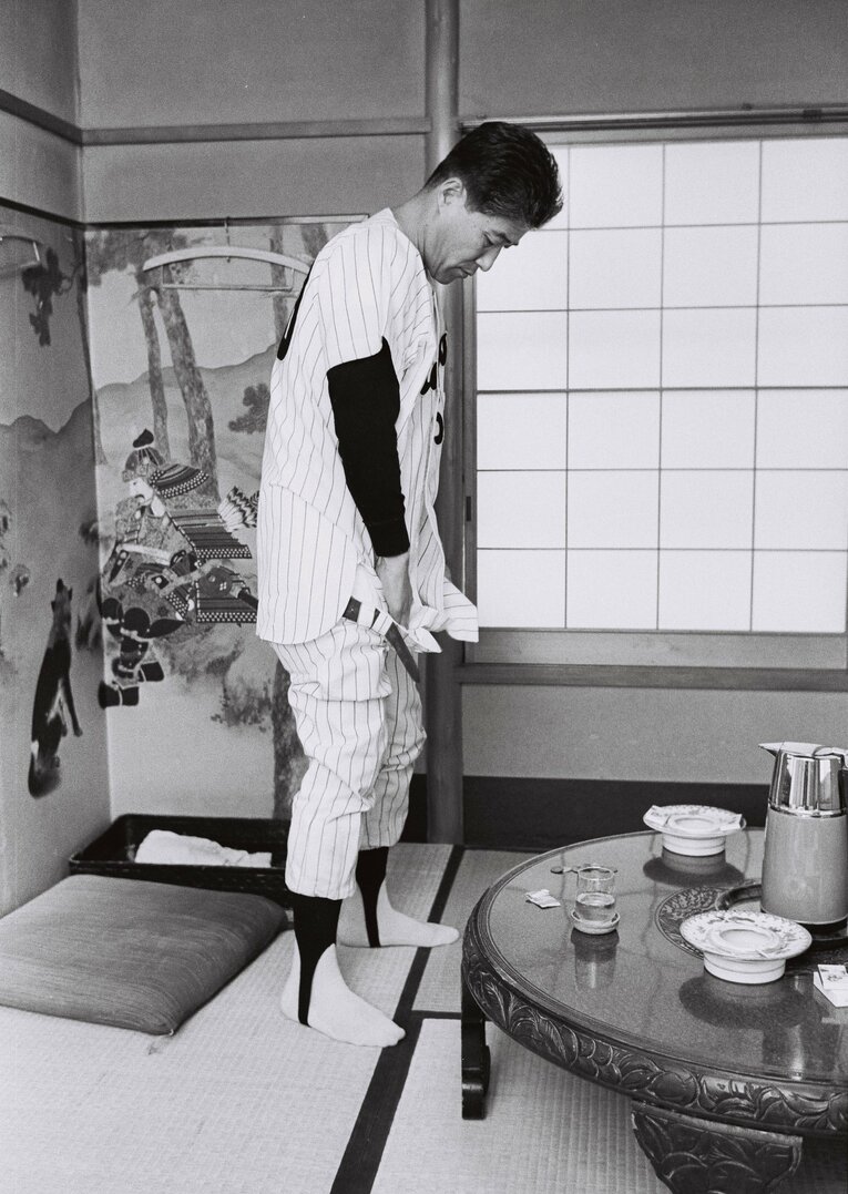 遠征先の旅館で（1/5）…阪急時代の西本幸雄監督　 ©BUNGEISHUNJU