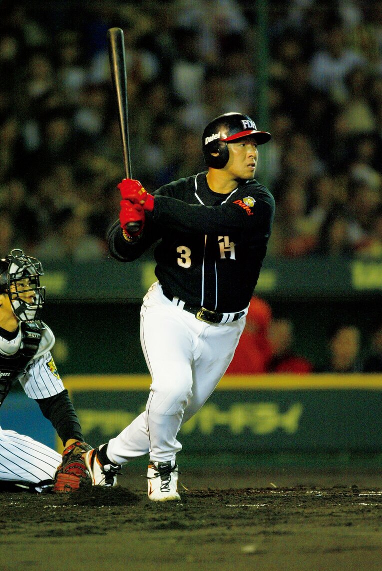 松中はこのシリーズで本塁打1本を含む計9安打を放ち、主砲の役割を果たした　photograph by Hideki Sugiyama