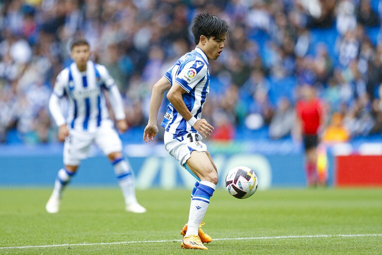 久保建英PK獲得＋シルバに絶妙アシストもドローに落胆　だが翌朝「クボ表紙の新聞」を持った地元のおじさんが…カメラマンは見た(8)