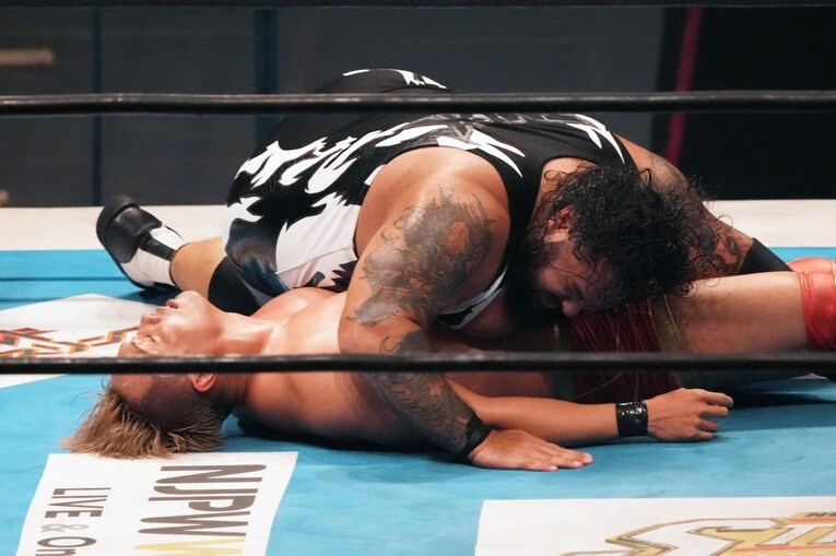 WWEに切られた男の逆襲…160キロの“空飛ぶ怪物”ジョナが『G1』本命オカダ・カズチカを圧殺「オレはデカすぎて、強すぎて、無敵すぎる」(17)