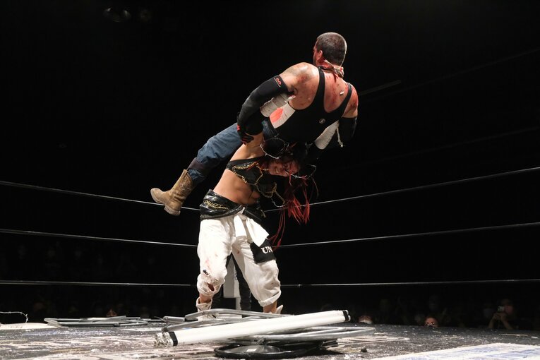 元パティシエが蛍光灯で殴り合い…“デスマッチアマゾネス”山下りなの媚びない魅力「犯罪以外なら何してもいい」 米国で男子相手に王座獲得(94)