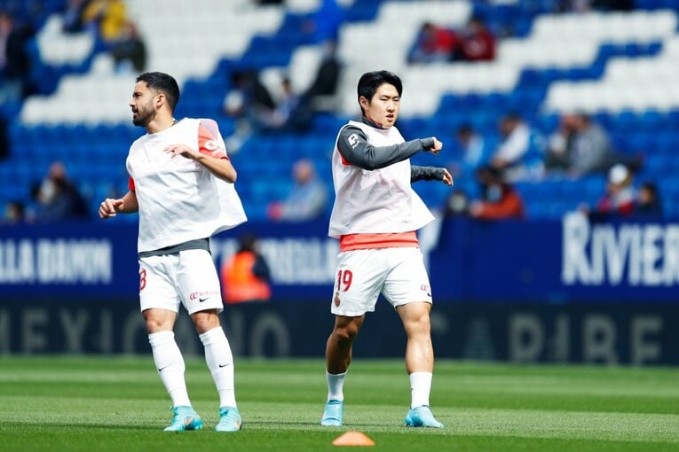 久保建英の祈りと必死さも実らず「先発落ち→6連敗で降格圏」に倒れ込み… 監督解任マジョルカの序列は変わるのか〈撮影者の視点〉(3)