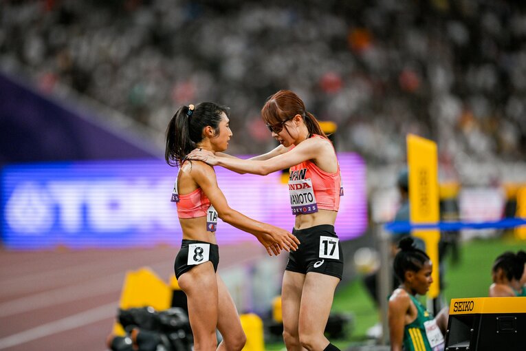 東京世界陸上女子5000m予選での田中希実と山本有真　©Nanae Suzuki