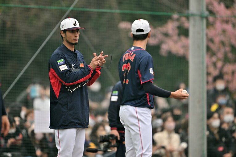 ダルビッシュと湯浅の「握り方コミュニケーション」（9枚中の5枚目）　©Hideki Sugiyama