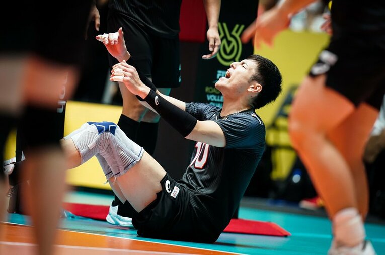 難敵トルコ撃破に貢献した高橋健太郎。決して万全なコンディションではないが、チームために身体を張り続ける ／ photograph by FIVB