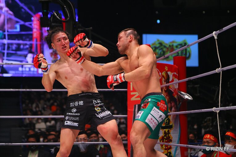 準決勝　扇久保博正vs井上直樹　©RIZIN FF