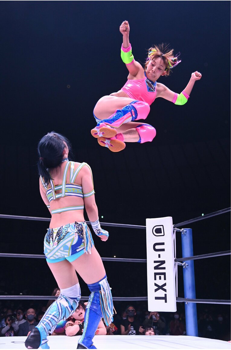 スワイプするとその他の試合写真もご覧になれます　©STARDOM