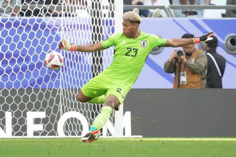 イラク戦、彩艶のパントキック　©Masashi Hara/Getty Images