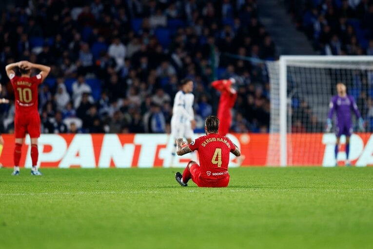 決定的なシュートがポストに弾かれて悔しがるセルヒオ・ラモス　©Daisuke Nakashima