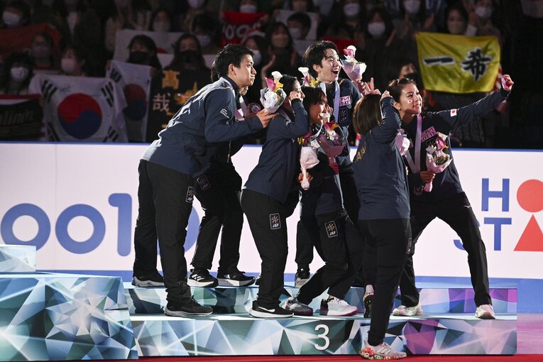 表彰台で　©Asami Enomoto