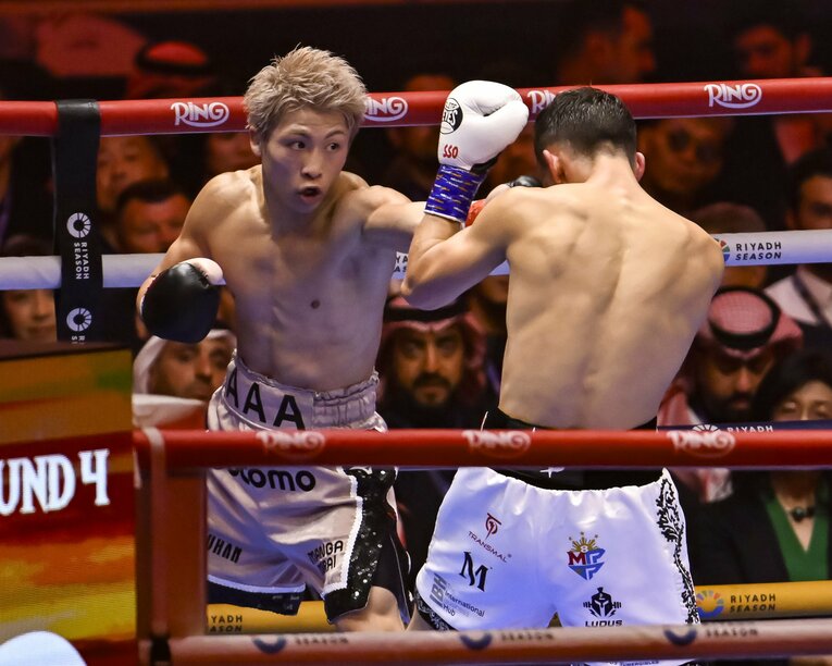 丁寧にジャブを突く井上尚弥　©Hiroaki Finito Yamaguchi