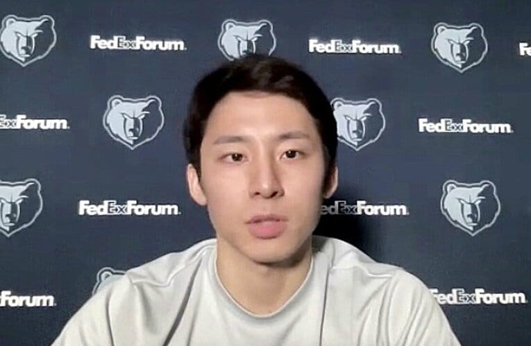 オンライン記者会見で1年目を振り返った河村勇輝©︎JIJI PRESS