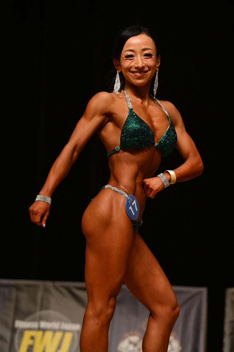 ボディメイクに挑戦した藤澤さん（全14枚中の9枚目）　提供／FWJ