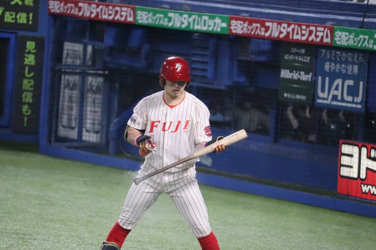 体重は入学時より10キロ以上増え、打撃もパワーアップ。3年秋にはリーグ打点王、4年秋にはベストナインに選出された　©Genki Taguchi