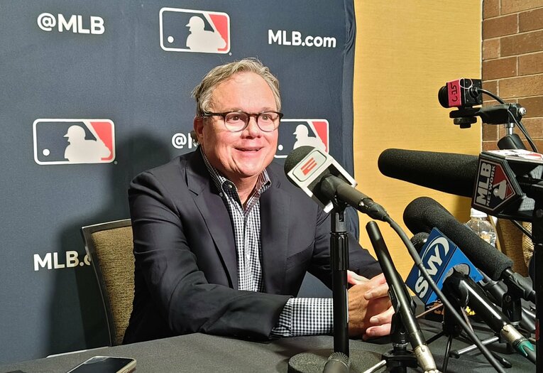 12月上旬の記者会見。佐々木朗希についても話したパドレスのマイク・シルト監督　©JIJI PRESS