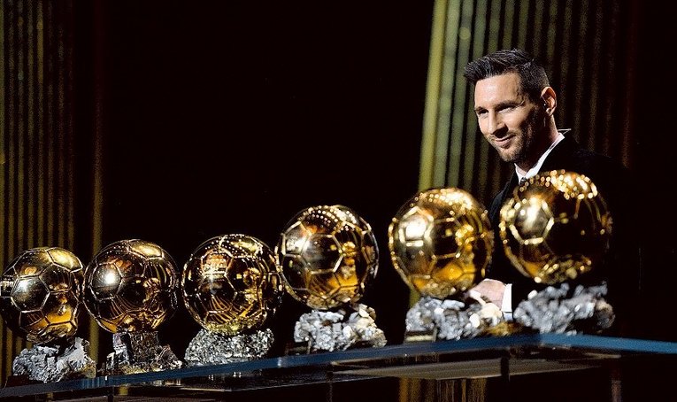 09〜12、15、19年とバロンドールを史上最多の6回受賞しているメッシ。次点は5回のロナウドだ