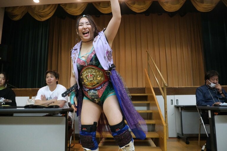 「やせたら可愛いのに」世間の声との闘い…“プラスサイズモデル”も務める女子レスラー・まなせゆうなの思い「ありのままの自分を愛せばいい」(77)