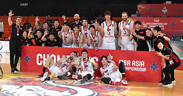 フロンターレ精神をbリーグでも 3連覇を狙うアルバルクgmは情熱家 Bリーグ Number Web ナンバー