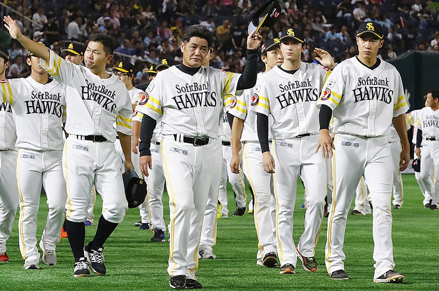 耳を疑った武田翔太の中継ぎ起用。工藤采配に選手への「愛」はあるか?<Number Web> photograph by Kyodo News