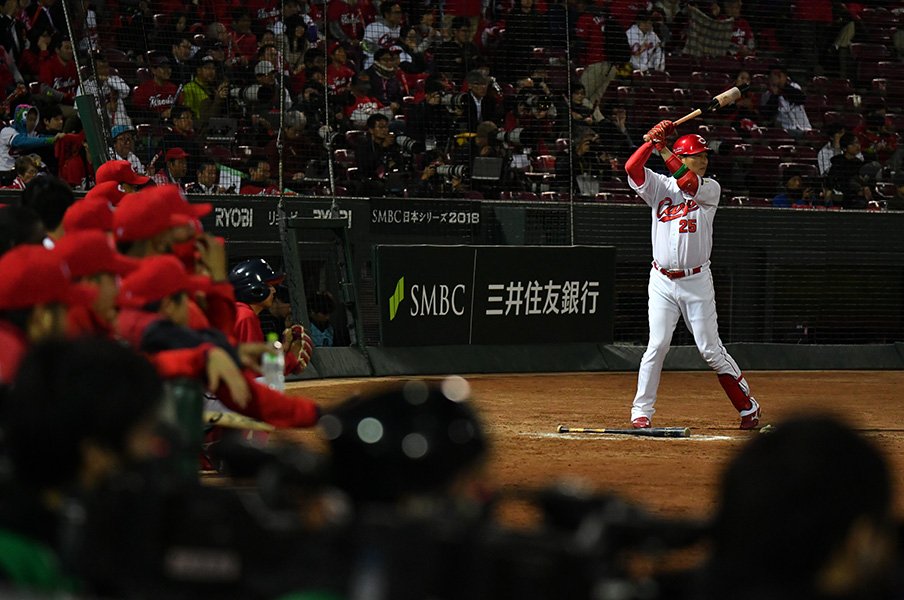 新井貴浩 現役最後の打席を語る 自分らしいショートゴロだったかな プロ野球 Number Web ナンバー