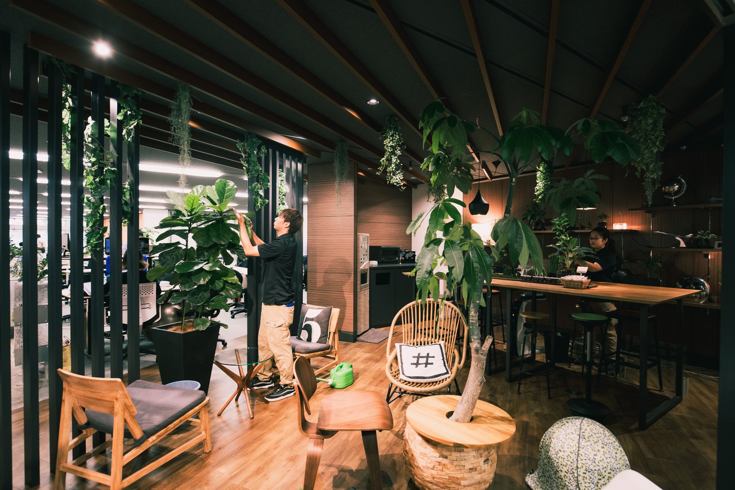 緑化装飾部の携わった空間 ©Hanshin Engei