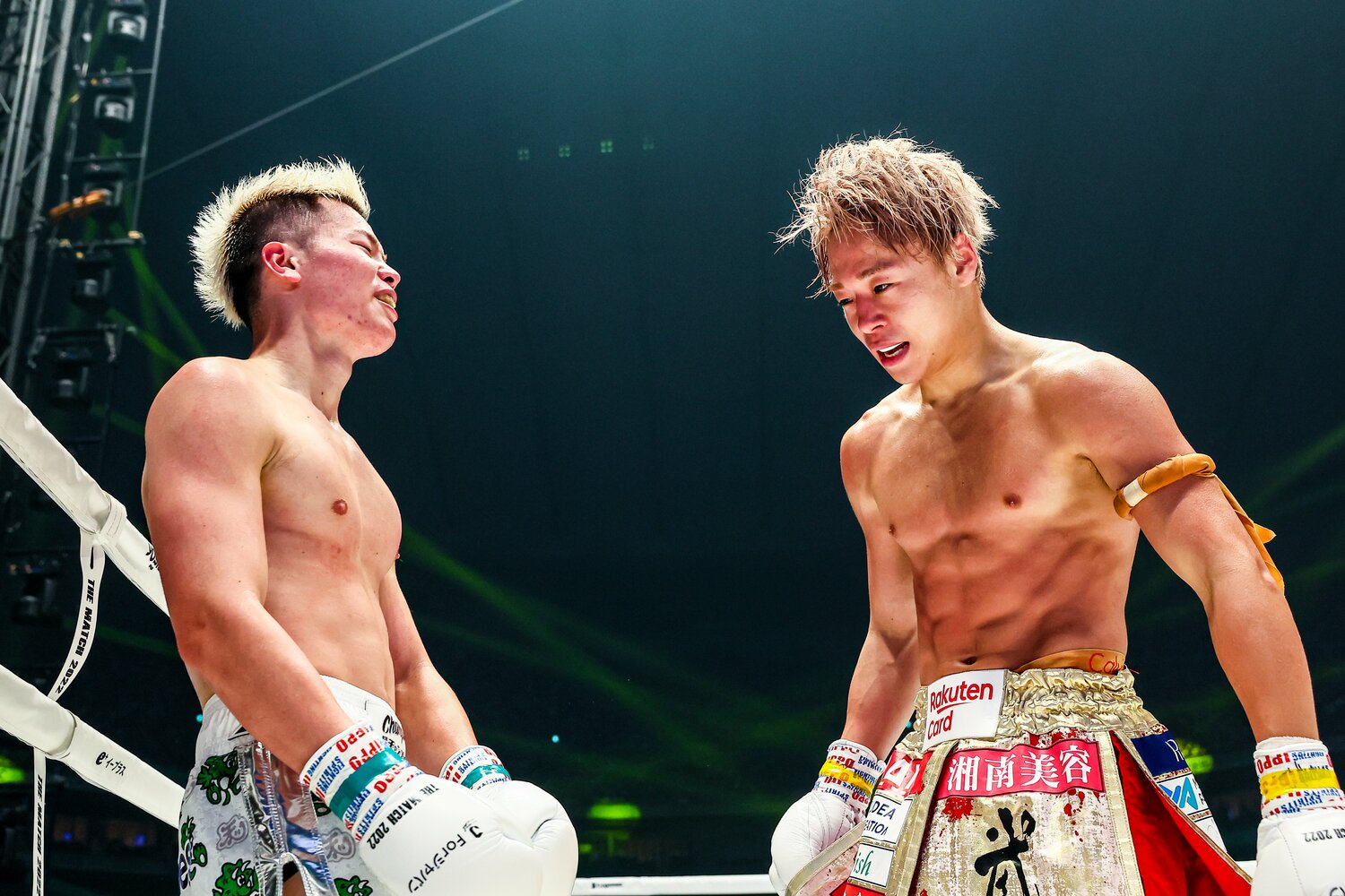 試合終了のゴングが鳴った直後の両者　©THE MATCH 2022/Susumu Nagao