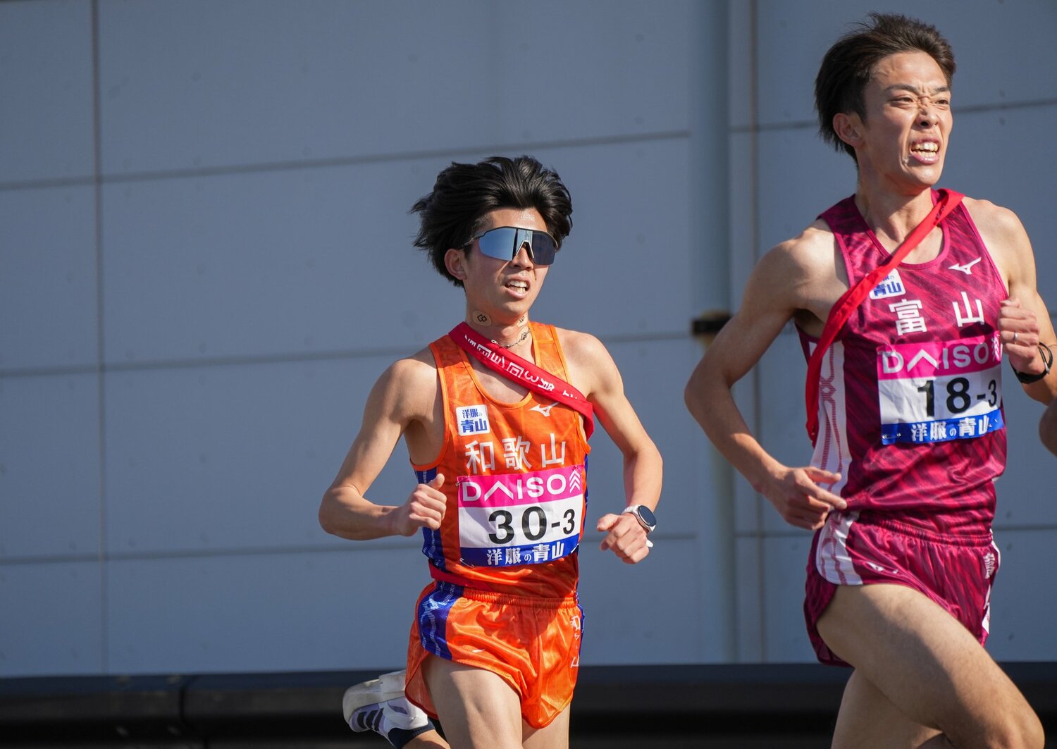 和歌山県チームの3区を走った上野山。レース後にはファンに囲まれる一幕も ©Satoshi Wada