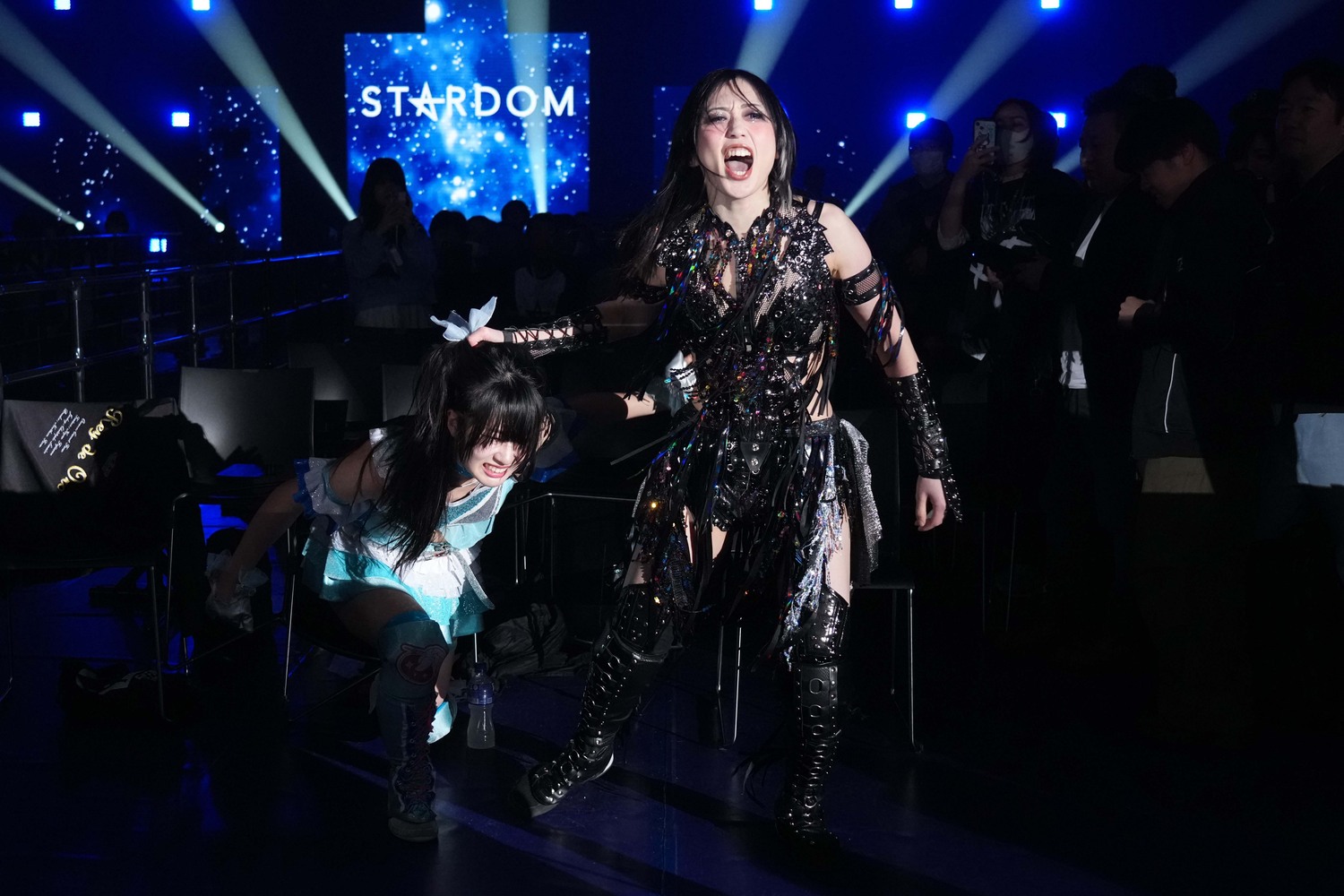 玖麗さやかを引っ張りまわす上谷沙弥。3月15日、横浜武道館　©Essei Hara