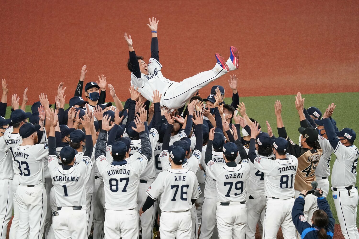 10月19日の日本ハム戦で引退登板。23年間のプロ生活を終えた　©BUNGEISHUNJU