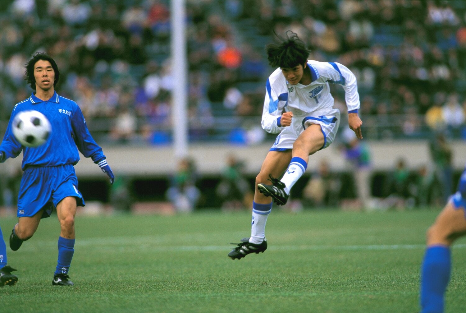 ユース昇格を逃した当時は小柄で線が細かったという中村だが、高校サッカーを通じて逞しく成長を遂げた　©AFLO