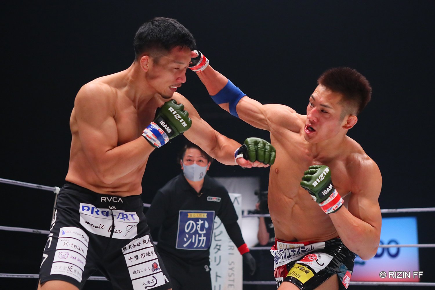 白川は壮絶なパンチの打ち合いの末、山本に勝利　©RIZIN FF