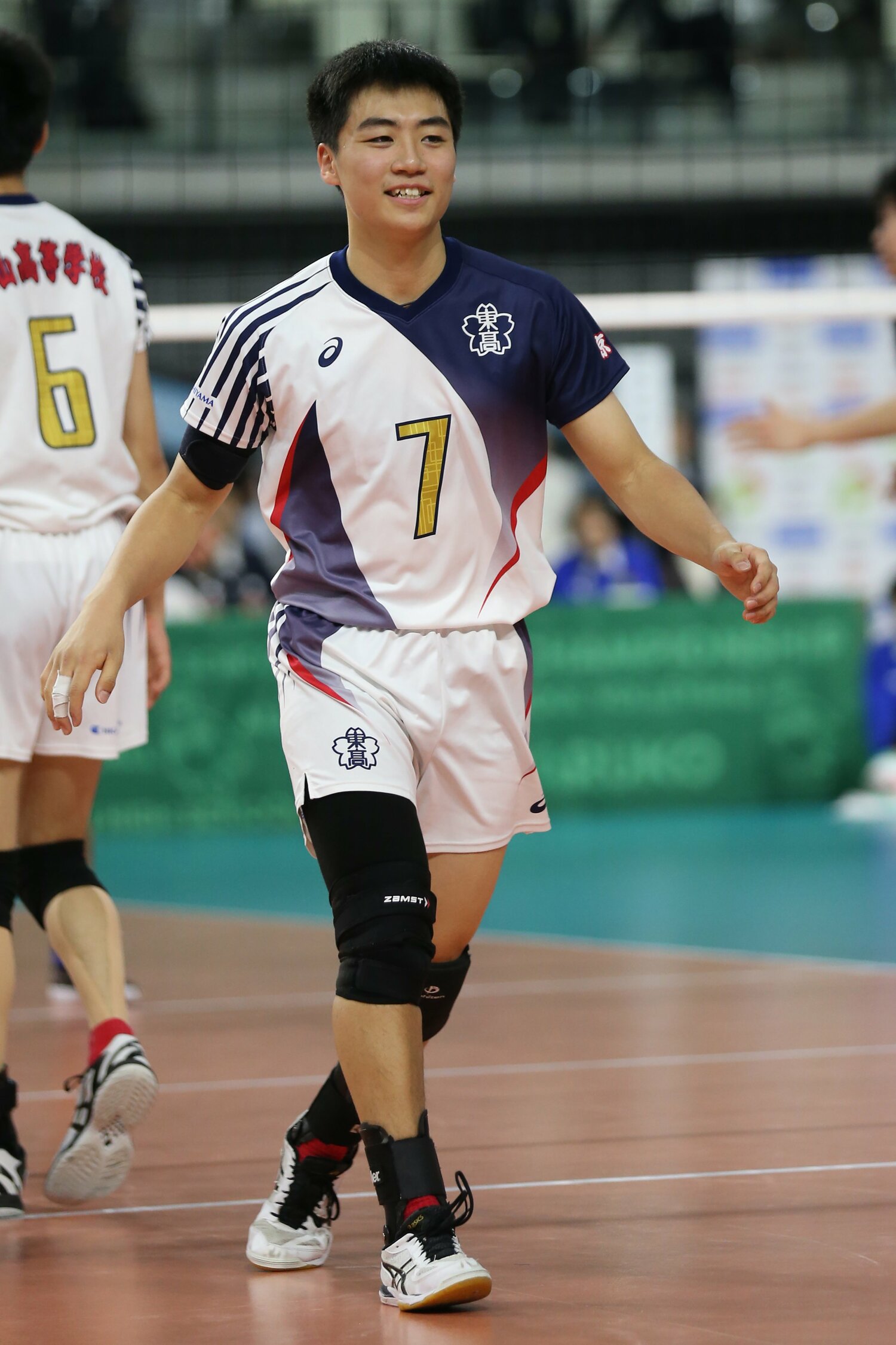 東山高のセッター・中島健斗の存在が高橋藍にとって大きかったという　©︎AFLO