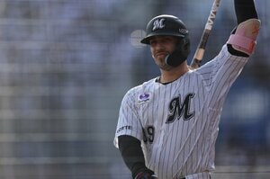 【読まれています】ロッテ主砲が「ソト先生」と呼ばれる理由は？ 38歳の荻野、エース小島まで「野球理論が本当にヤバい」「日本語が上手すぎる」“信者”が続々と…