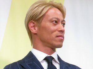 本田圭佑W杯NHK解説「審判お前がイエローや!」「11番ウザいわー」本音ダダ漏れに賛否もなぜ面白いのか「あれほど言い切れるのは…」同世代解説者ズバリ