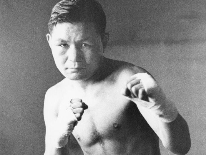 昭和の大人気ボクサー“拳聖”ピストン堀口、鉄道事故死の謎「自殺説」「他殺説」？…深夜の東海道線で迎えた36年の最期＜Number Web＞ photograph by AFLO