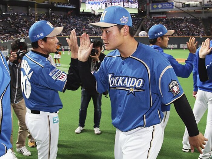 清宮幸太郎の「左ヒジ」が気になる。才能がある者だけに許された構え。<Number Web> photograph by Kyodo News
