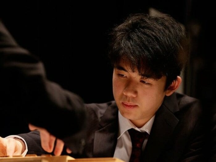 藤井聡太七段、最年少タイトルへ王手!棋聖戦第2局、渡辺明三冠相手に連勝。<Number Web> photograph by Tadashi Shirasawa